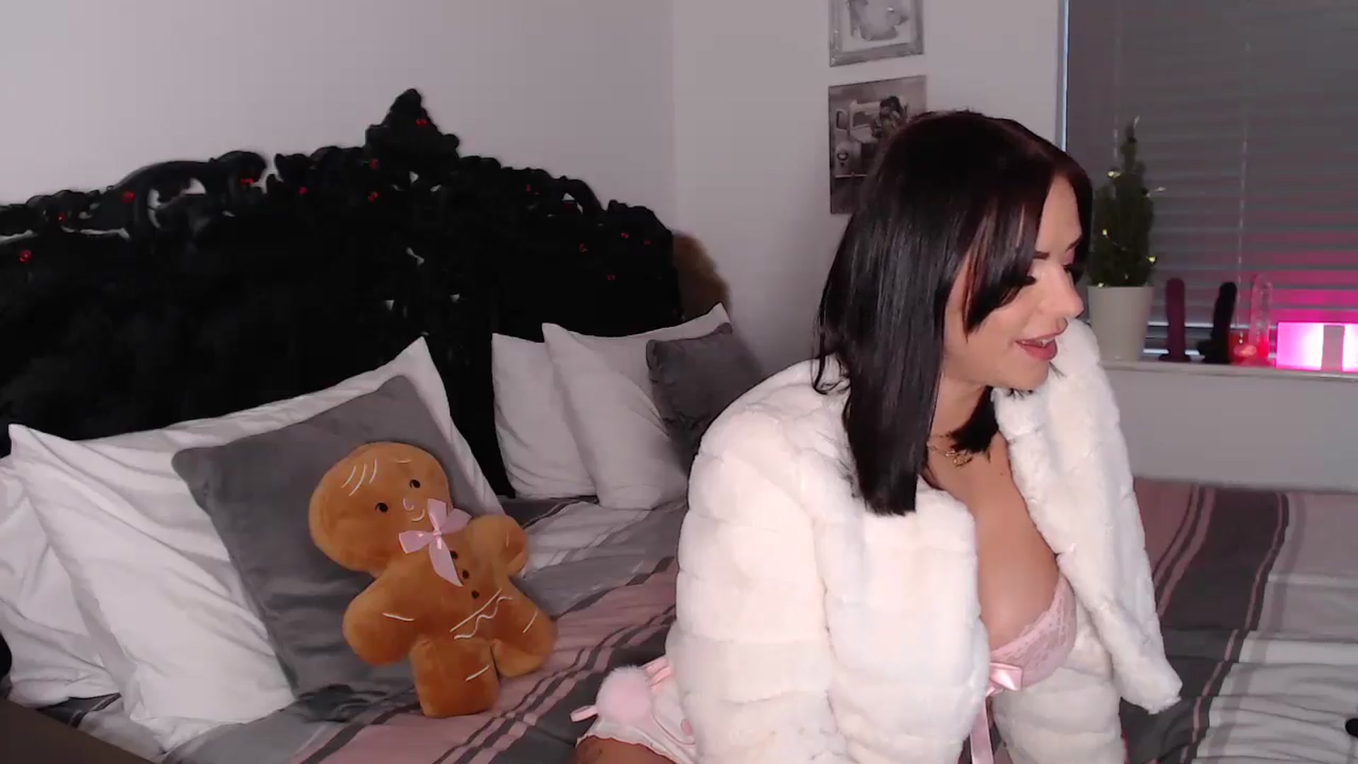 Gallery image thumbnail from Xbabe_Skyler's myfreecams stream on, 12/11/2024, 11:54 image 7 of 20