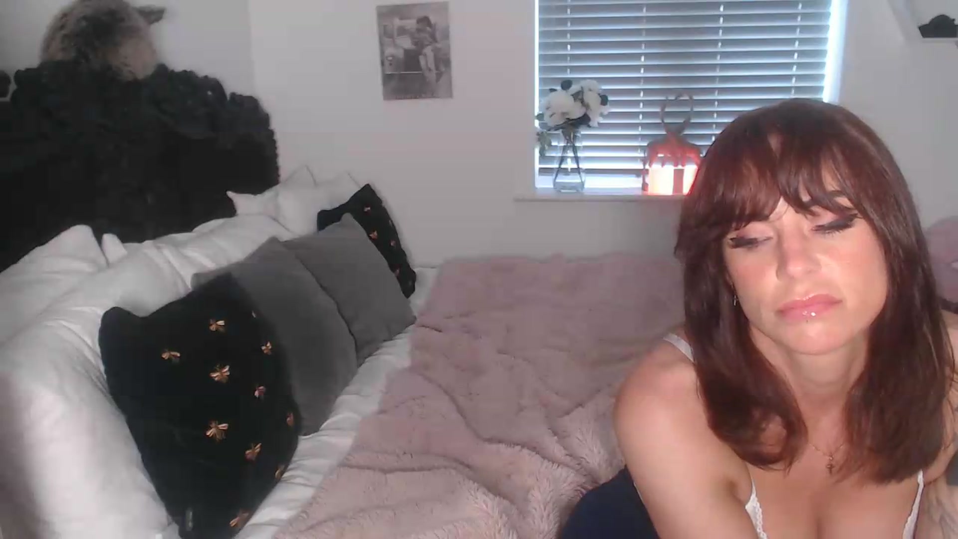 Gallery image thumbnail from Xbabe_Skyler's myfreecams stream on, 05/20/2026, 14:30 image 4 of 20
