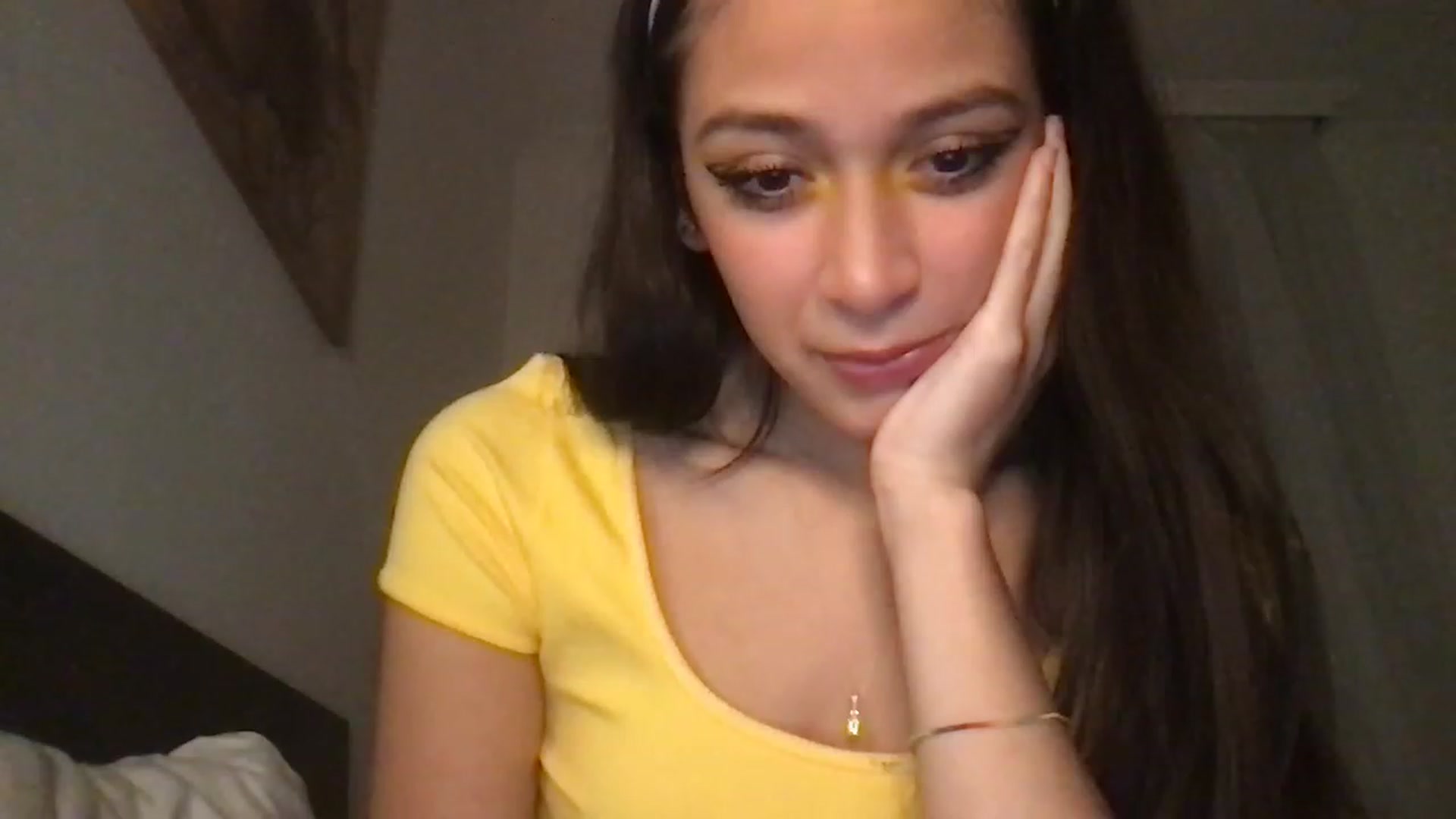 Gallery image thumbnail from XcatscontentX's myfreecams stream on, 11/16/2022, 18:49 image 11 of 20