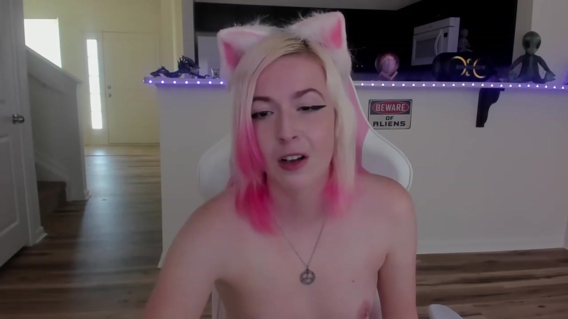Gallery image thumbnail from Xena_saturn's myfreecams stream on, 07/10/2023, 24:01 image 8 of 20