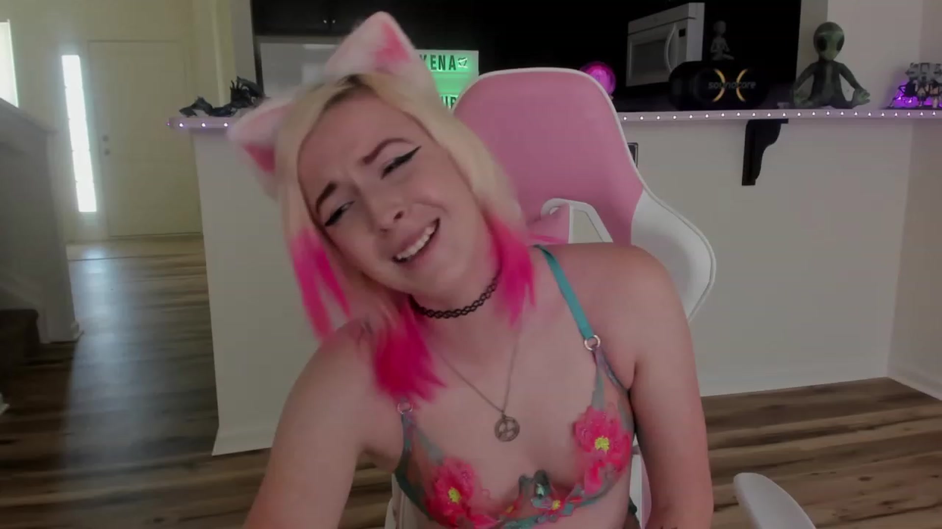 Gallery image thumbnail from Xena_saturn's myfreecams stream on, 07/23/2023, 23:06 image 1 of 20