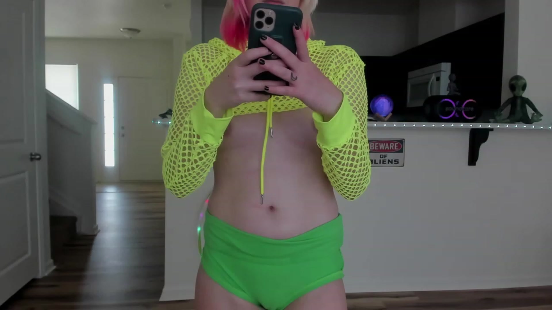 Gallery image thumbnail from Xena_saturn's myfreecams stream on, 08/05/2023, 22:34 image 17 of 20