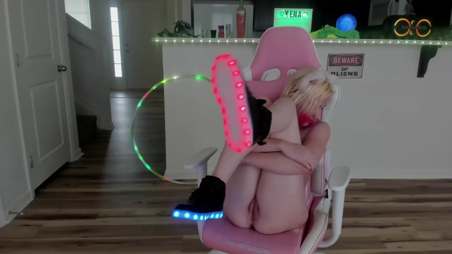 Gallery image thumbnail from Xena_saturn's myfreecams stream on, 08/06/2023, 24:59 image 17 of 20