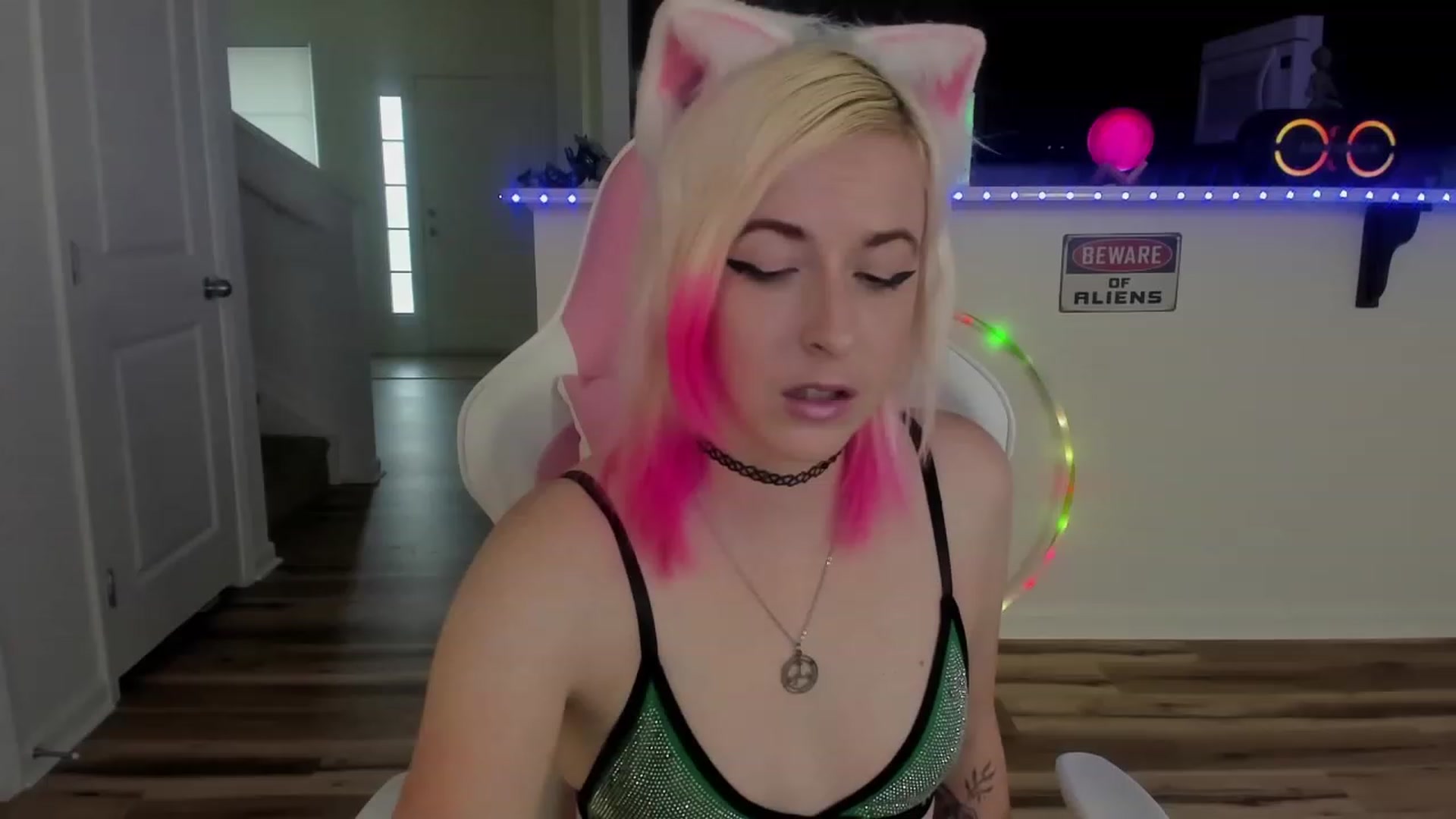 Gallery image thumbnail from Xena_saturn's myfreecams stream on, 08/18/2023, 01:26 image 3 of 20