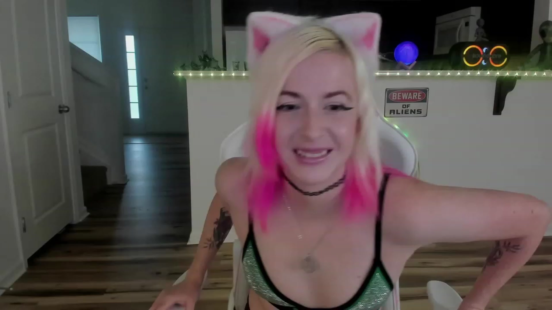 Gallery image thumbnail from Xena_saturn's myfreecams stream on, 08/18/2023, 01:26 image 14 of 20