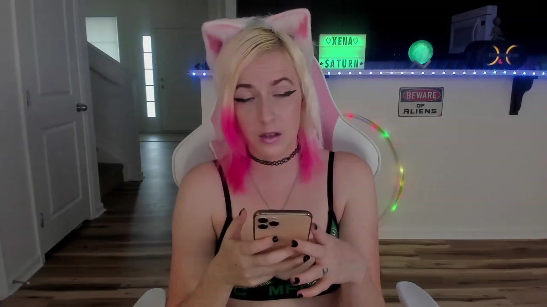 Gallery image thumbnail from Xena_saturn's myfreecams stream on, 08/18/2023, 01:26 image 5 of 20