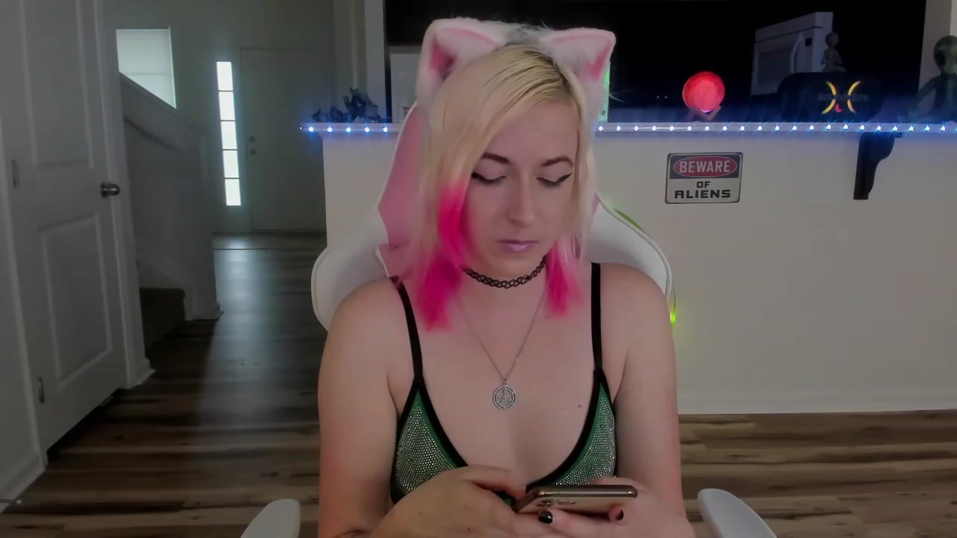 Gallery image thumbnail from Xena_saturn's myfreecams stream on, 08/18/2023, 01:26 image 6 of 20