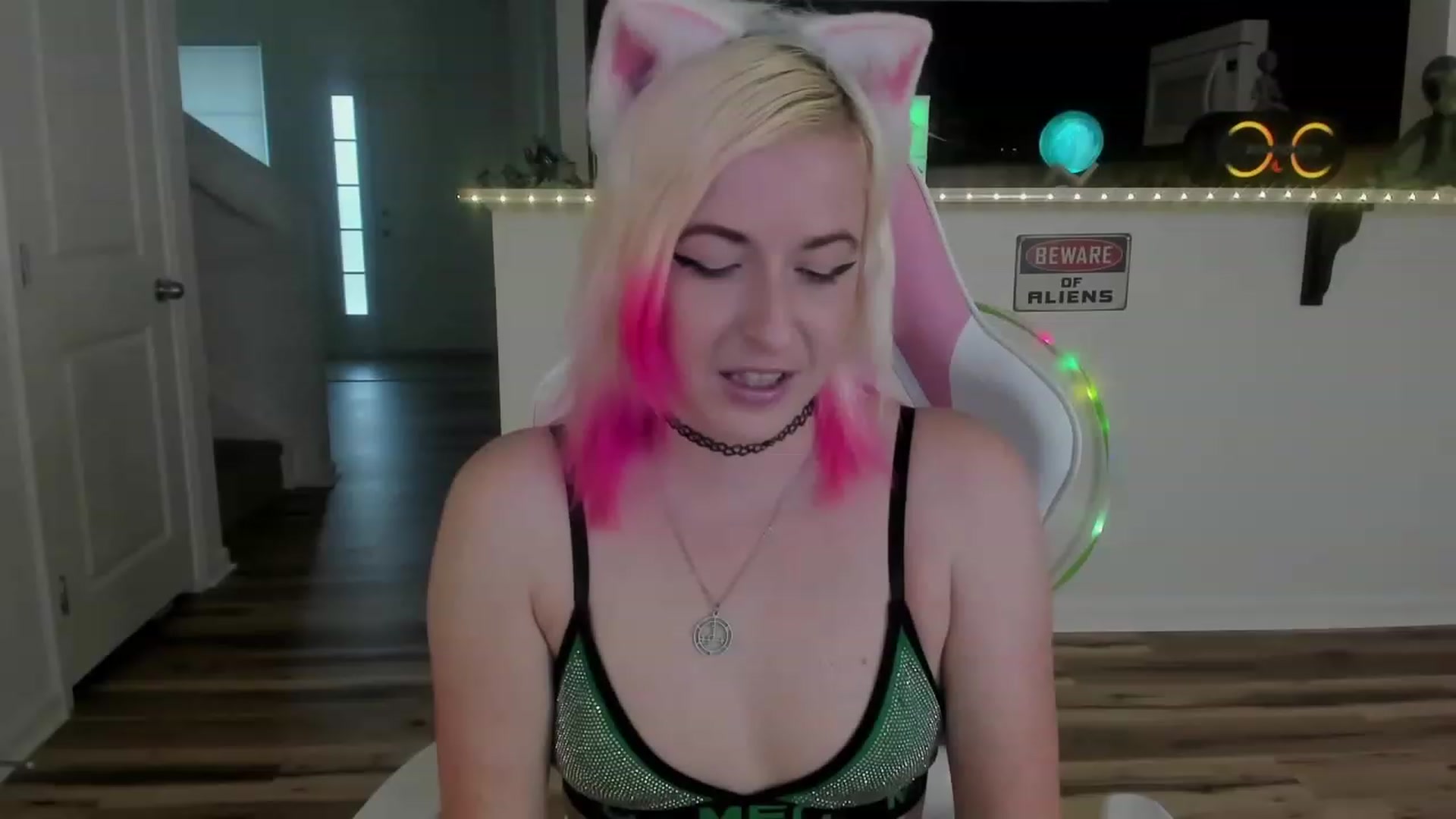 Gallery image thumbnail from Xena_saturn's myfreecams stream on, 08/18/2023, 01:26 image 15 of 20