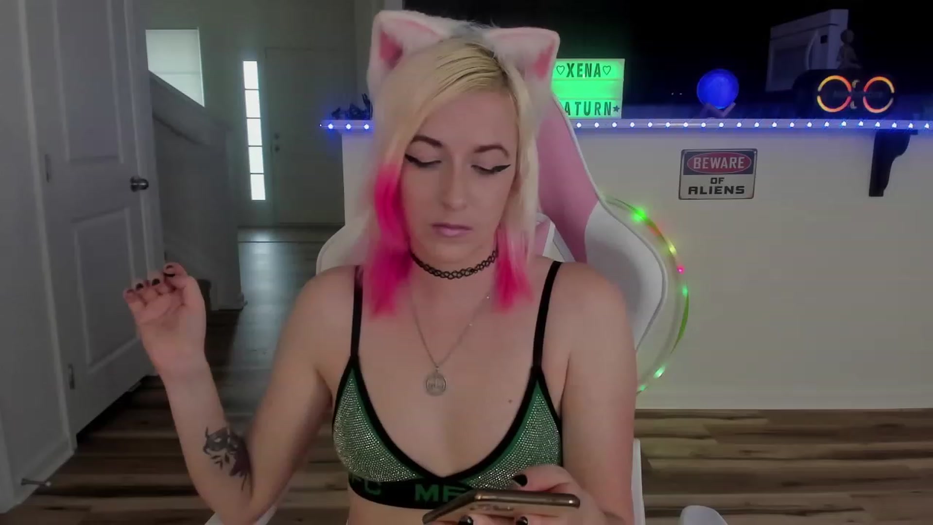 Gallery image thumbnail from Xena_saturn's myfreecams stream on, 08/18/2023, 01:26 image 4 of 20