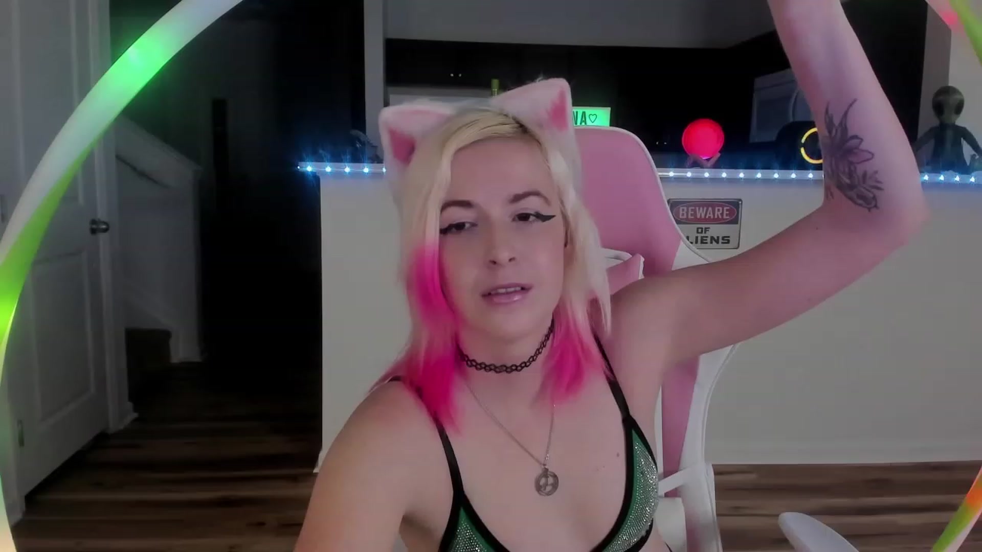 Gallery image thumbnail from Xena_saturn's myfreecams stream on, 08/18/2023, 02:55 image 12 of 20