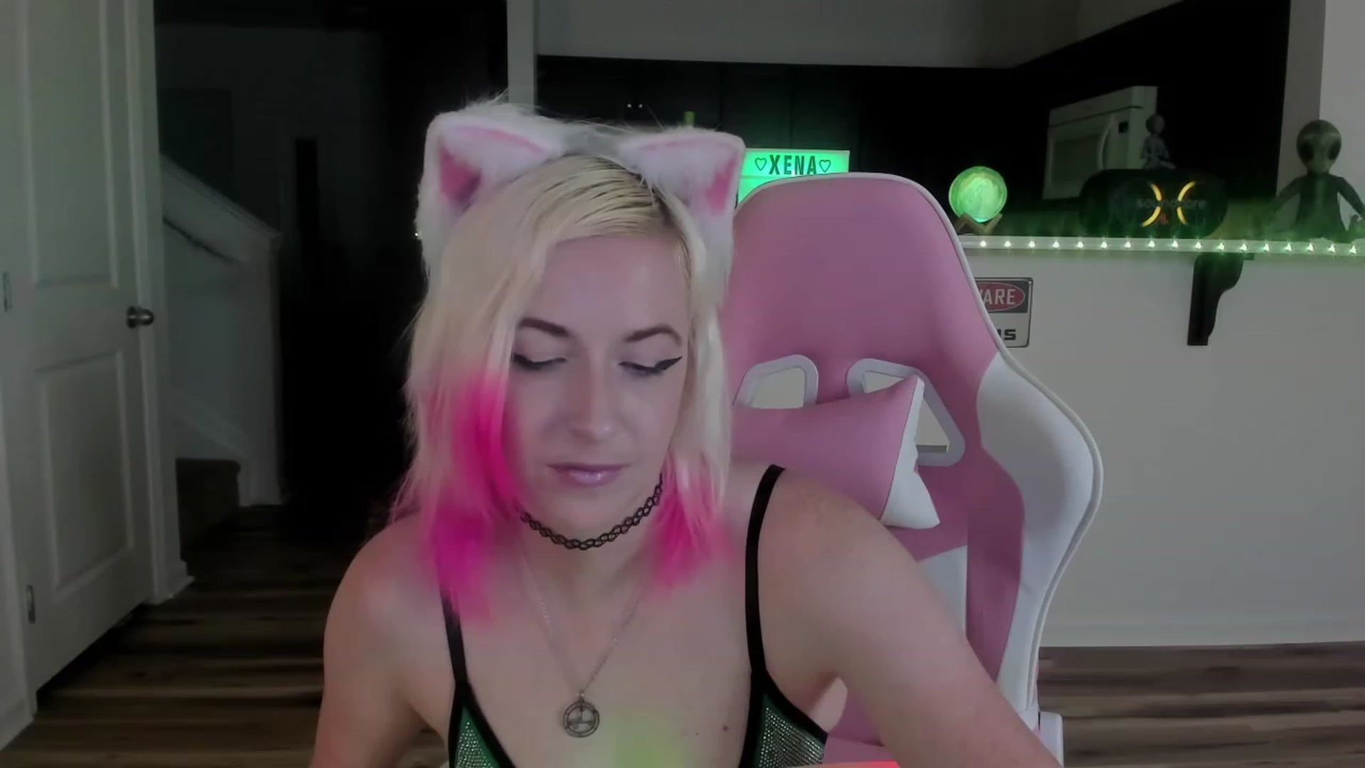 Gallery image thumbnail from Xena_saturn's myfreecams stream on, 08/18/2023, 02:55 image 15 of 20