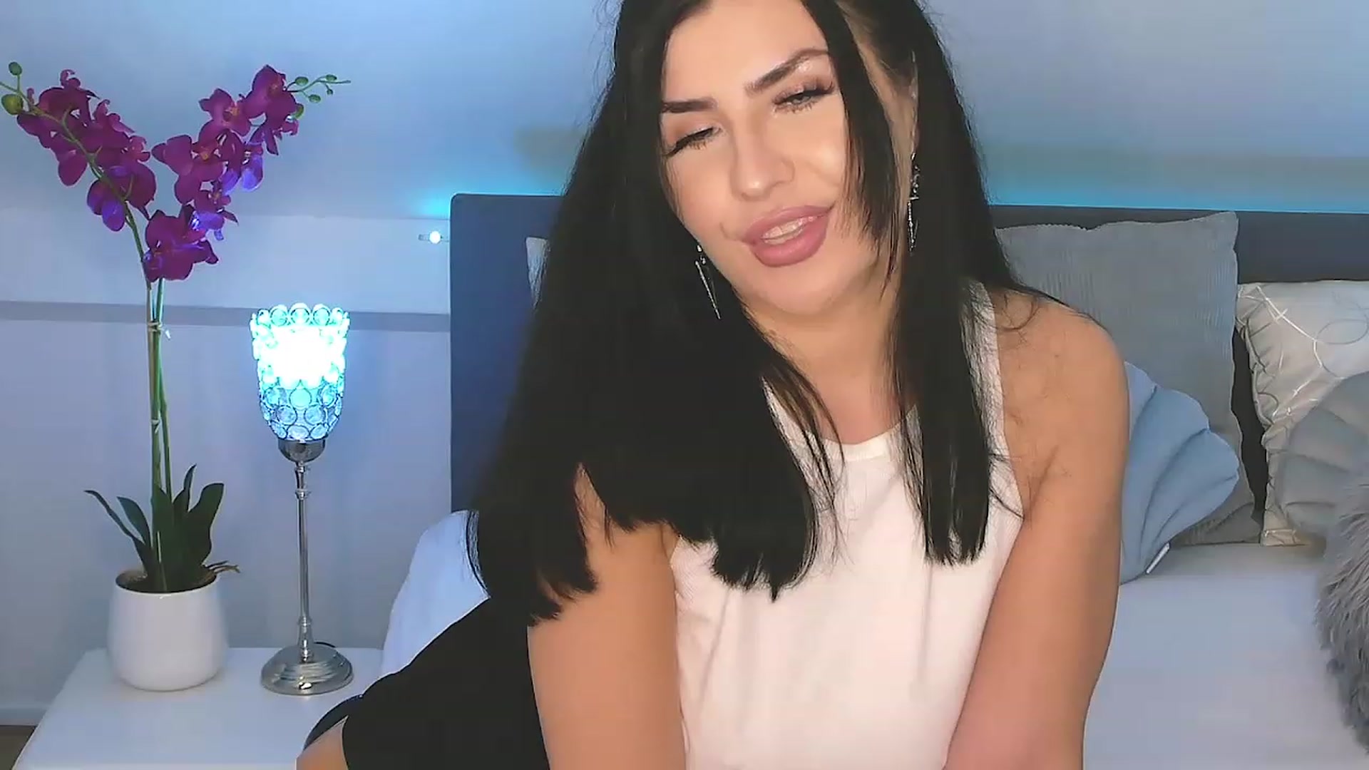 Gallery image thumbnail from XeniaBlue's myfreecams stream on, 04/16/2023, 10:21 image 18 of 20