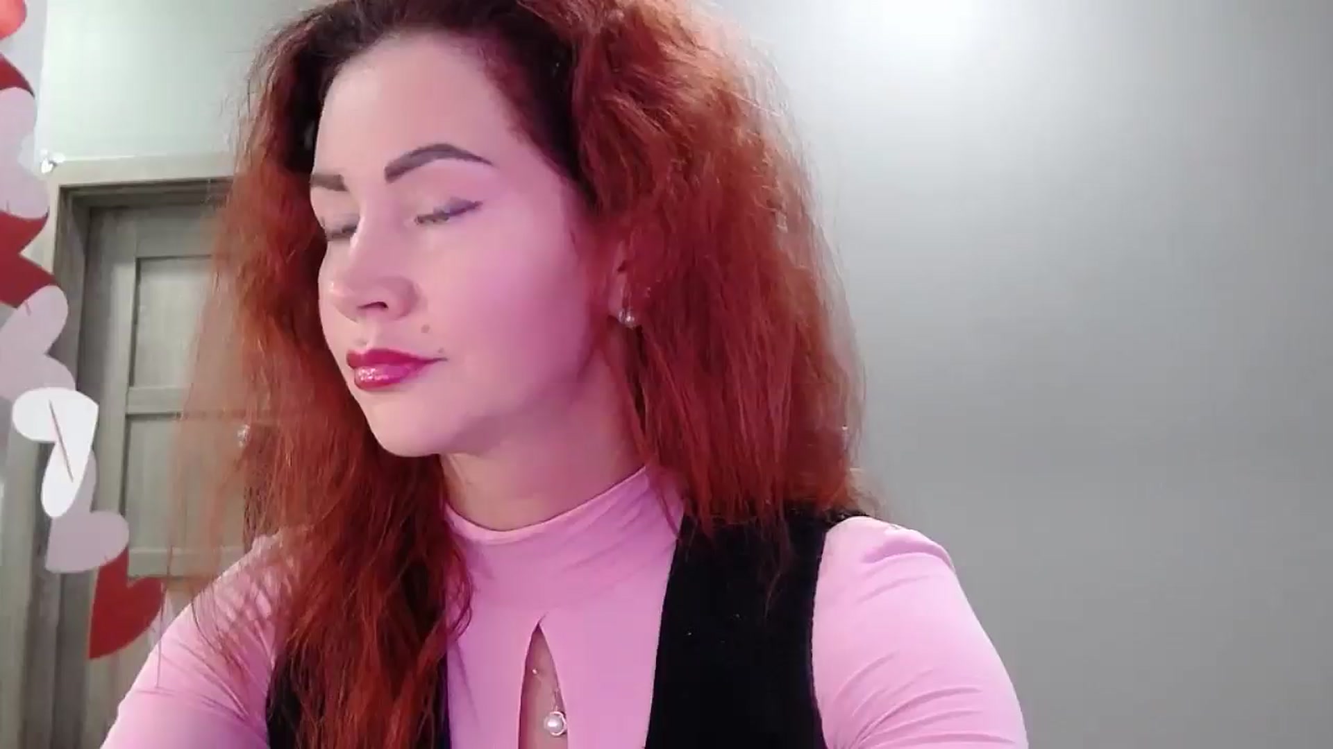 Gallery image thumbnail from XeniaMilf's myfreecams stream on, 10/28/2025, 14:27 image 6 of 20