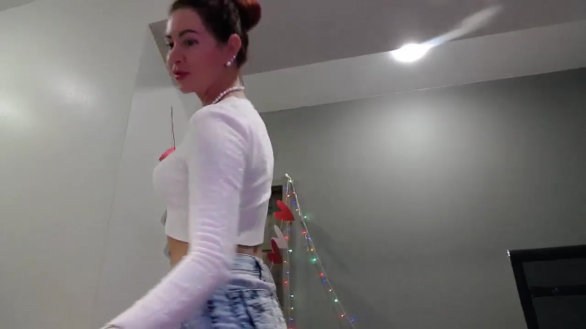 Gallery image thumbnail from XeniaMilf's myfreecams stream on, 11/03/2025, 15:03 image 10 of 20