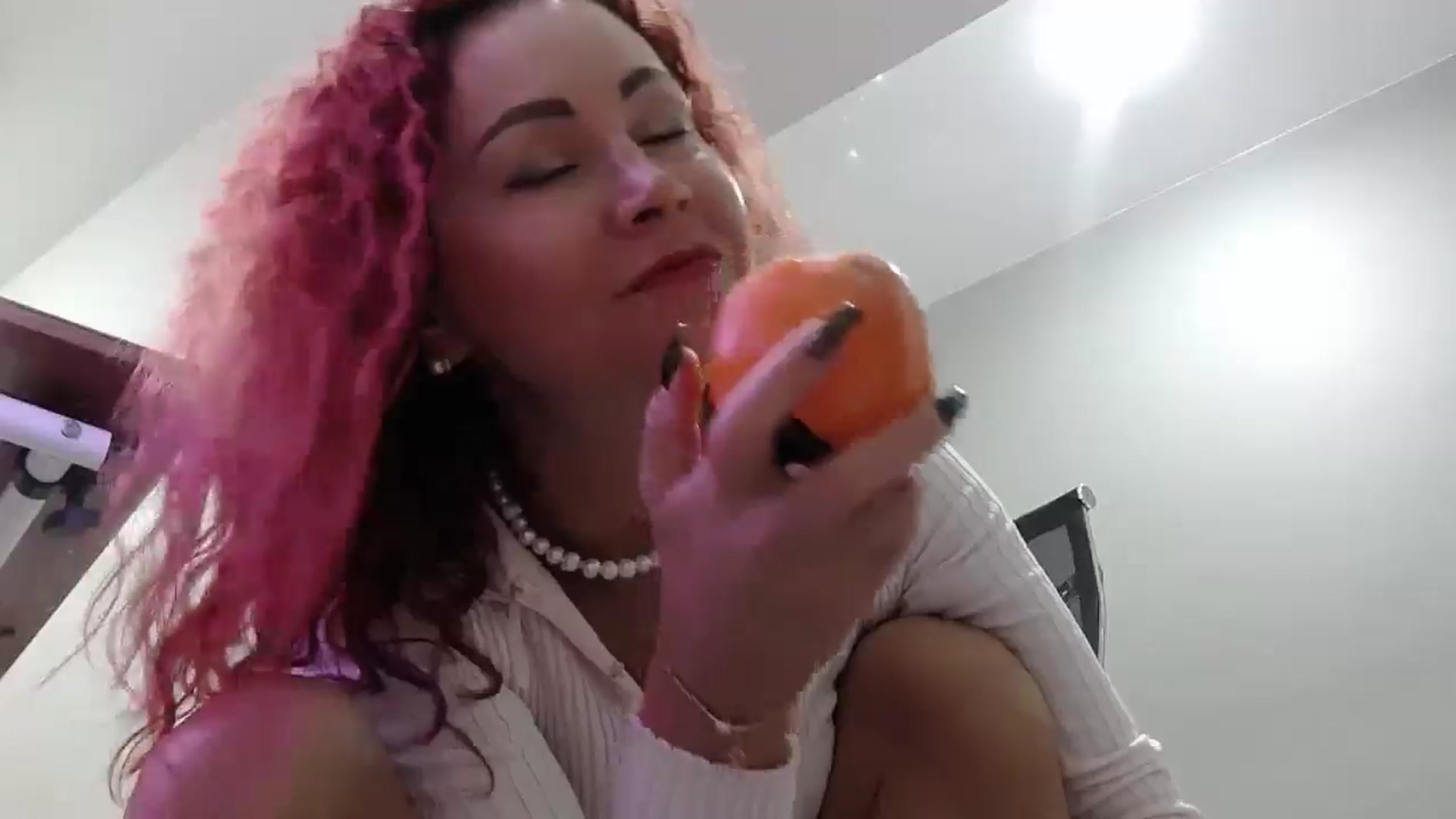 Gallery image thumbnail from XeniaMilf's myfreecams stream on, 11/12/2025, 14:22 image 9 of 20