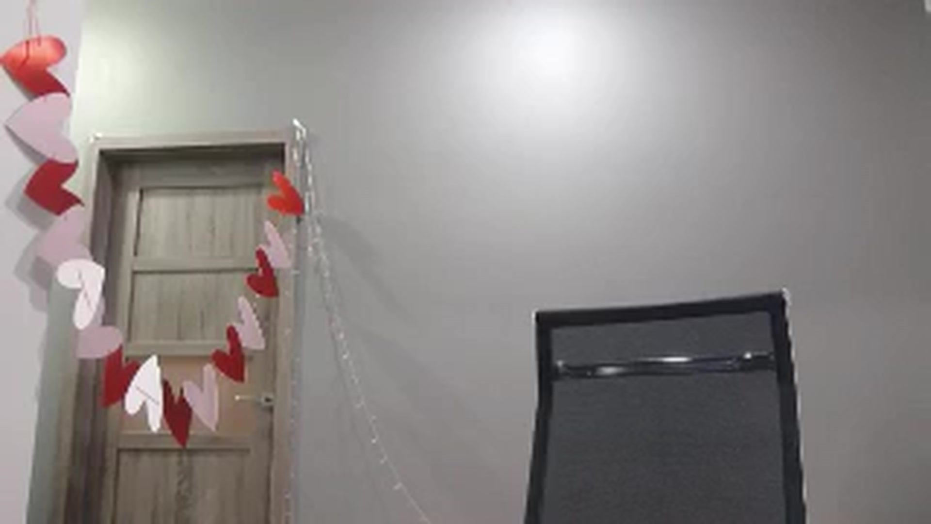 Gallery image thumbnail from XeniaMilf's myfreecams stream on, 11/19/2025, 17:16 image 19 of 20