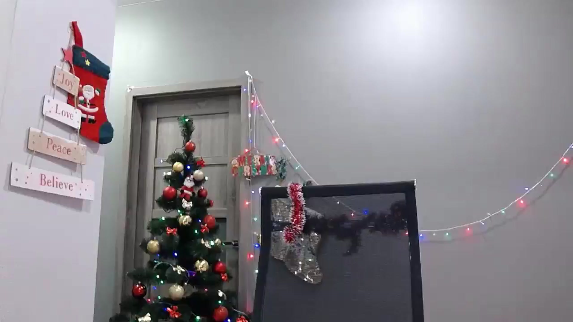 Gallery image thumbnail from XeniaMilf's myfreecams stream on, 12/12/2025, 17:00 image 6 of 20