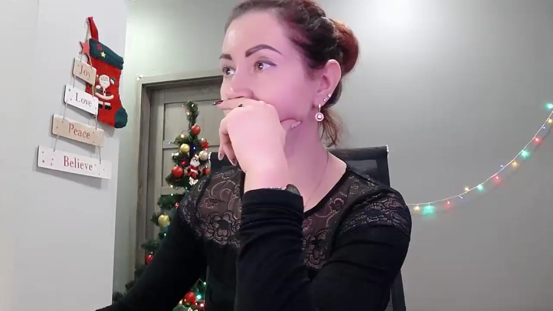 Gallery image thumbnail from XeniaMilf's myfreecams stream on, 12/18/2025, 13:47 image 14 of 20