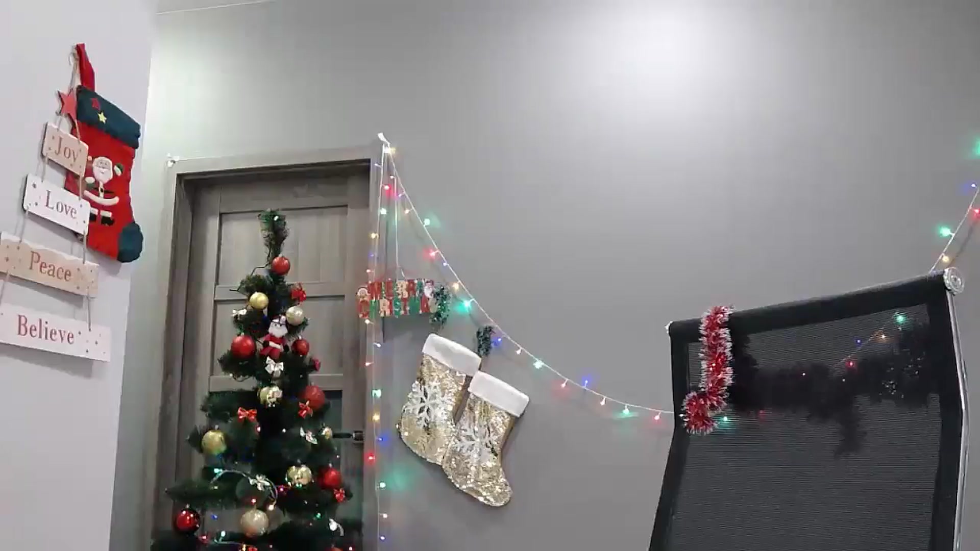 Gallery image thumbnail from XeniaMilf's myfreecams stream on, 12/20/2025, 17:04 image 9 of 20