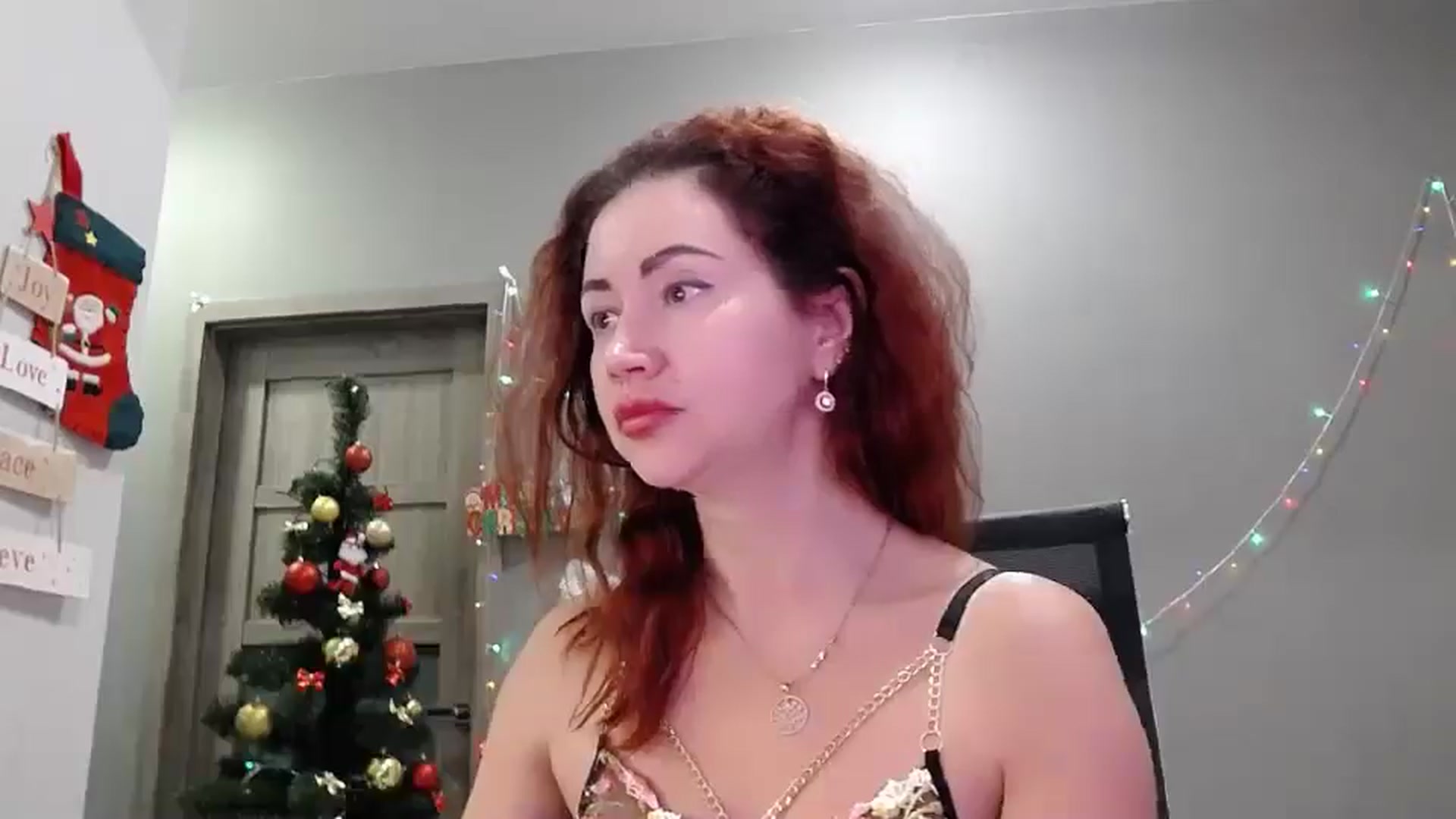 Gallery image thumbnail from XeniaMilf's myfreecams stream on, 12/25/2025, 16:36 image 3 of 20