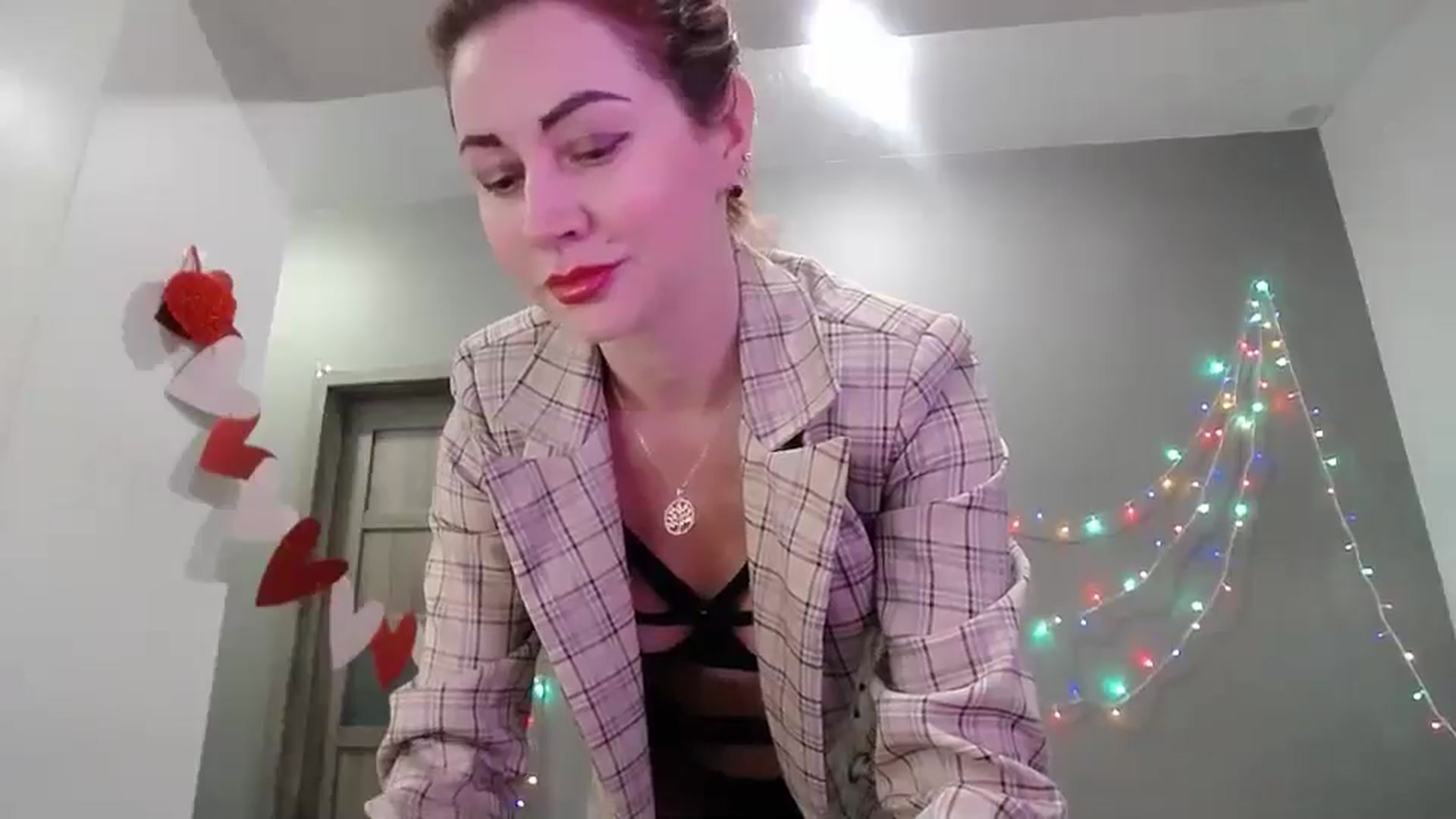 Gallery image thumbnail from XeniaMilf's myfreecams stream on, 02/09/2026, 17:39 image 16 of 20