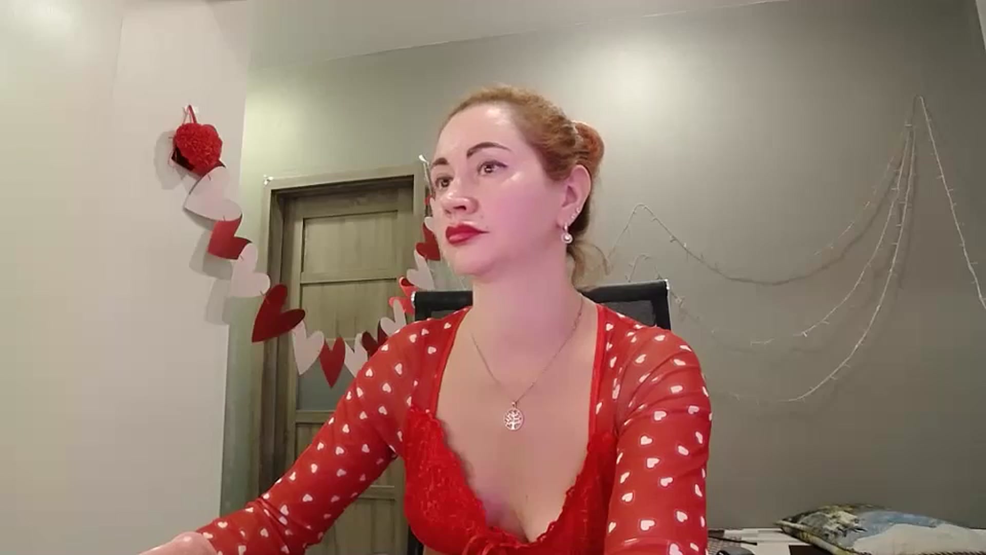 Gallery image thumbnail from XeniaMilf's myfreecams stream on, 04/28/2026, 15:55 image 15 of 20