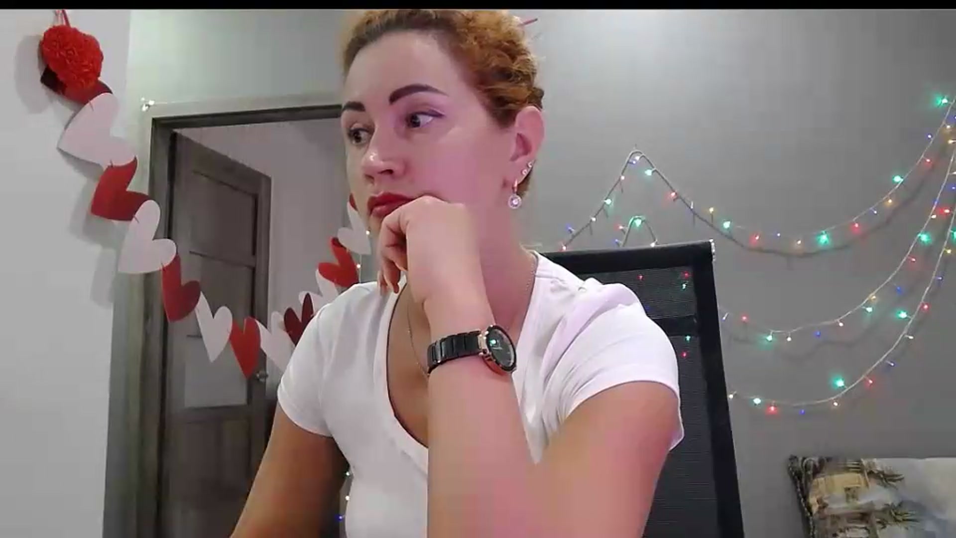 Gallery image thumbnail from XeniaMilf's myfreecams stream on, 08/11/2026, 15:33 image 17 of 20