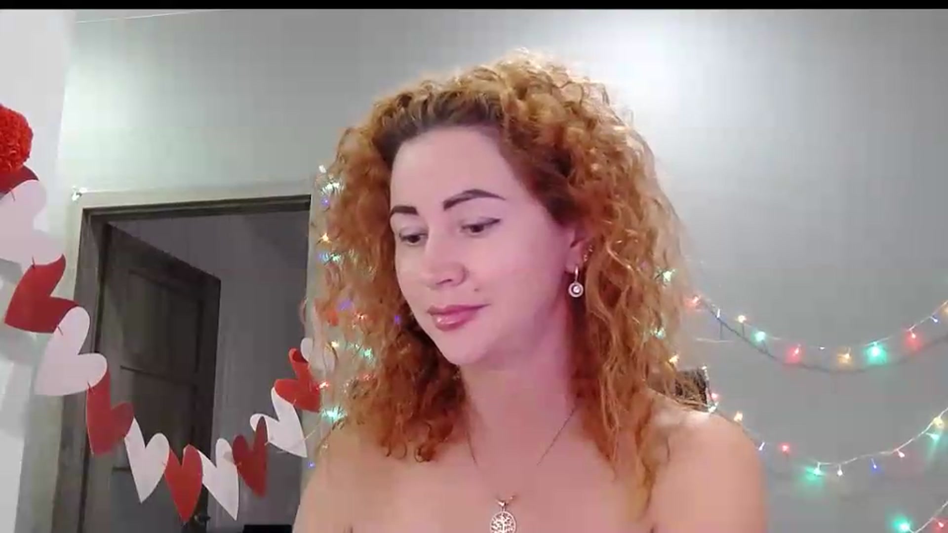 Gallery image thumbnail from XeniaMilf's myfreecams stream on, 08/17/2026, 16:40 image 16 of 20