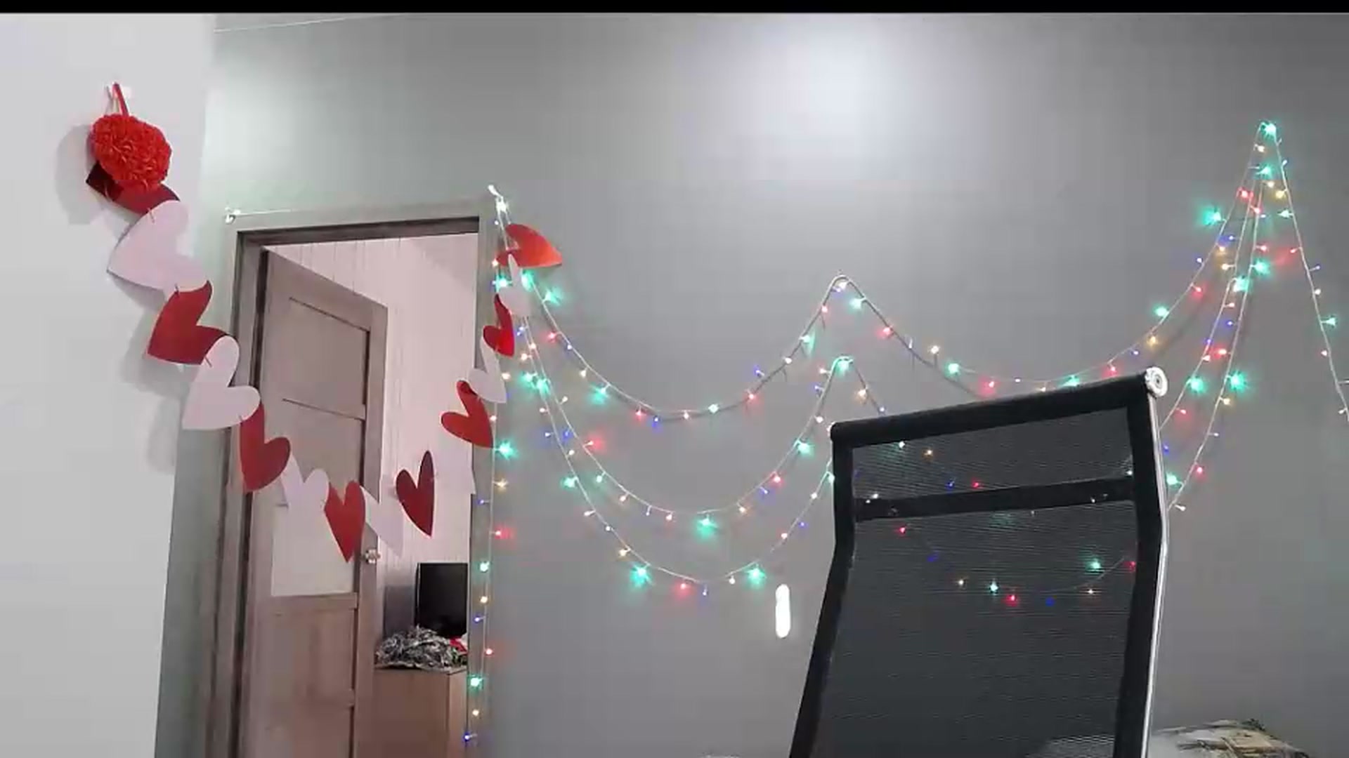 Gallery image thumbnail from XeniaMilf's myfreecams stream on, 08/18/2026, 15:56 image 14 of 20