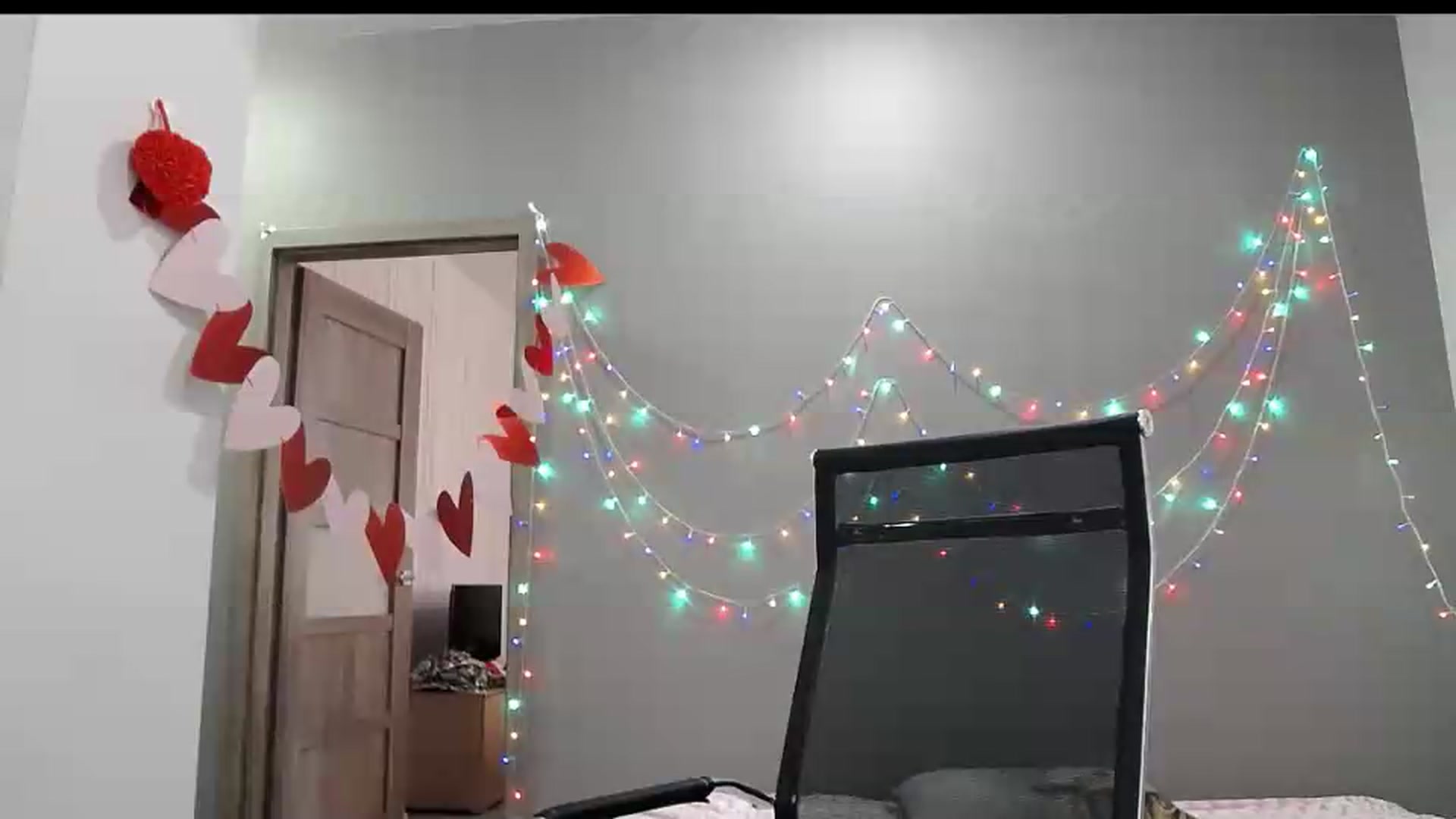 Gallery image thumbnail from XeniaMilf's myfreecams stream on, 08/20/2026, 15:14 image 19 of 20