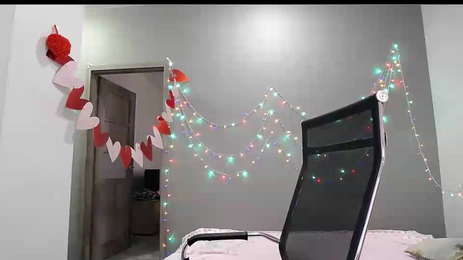 Gallery image thumbnail from XeniaMilf's myfreecams stream on, 08/21/2026, 16:15 image 7 of 20