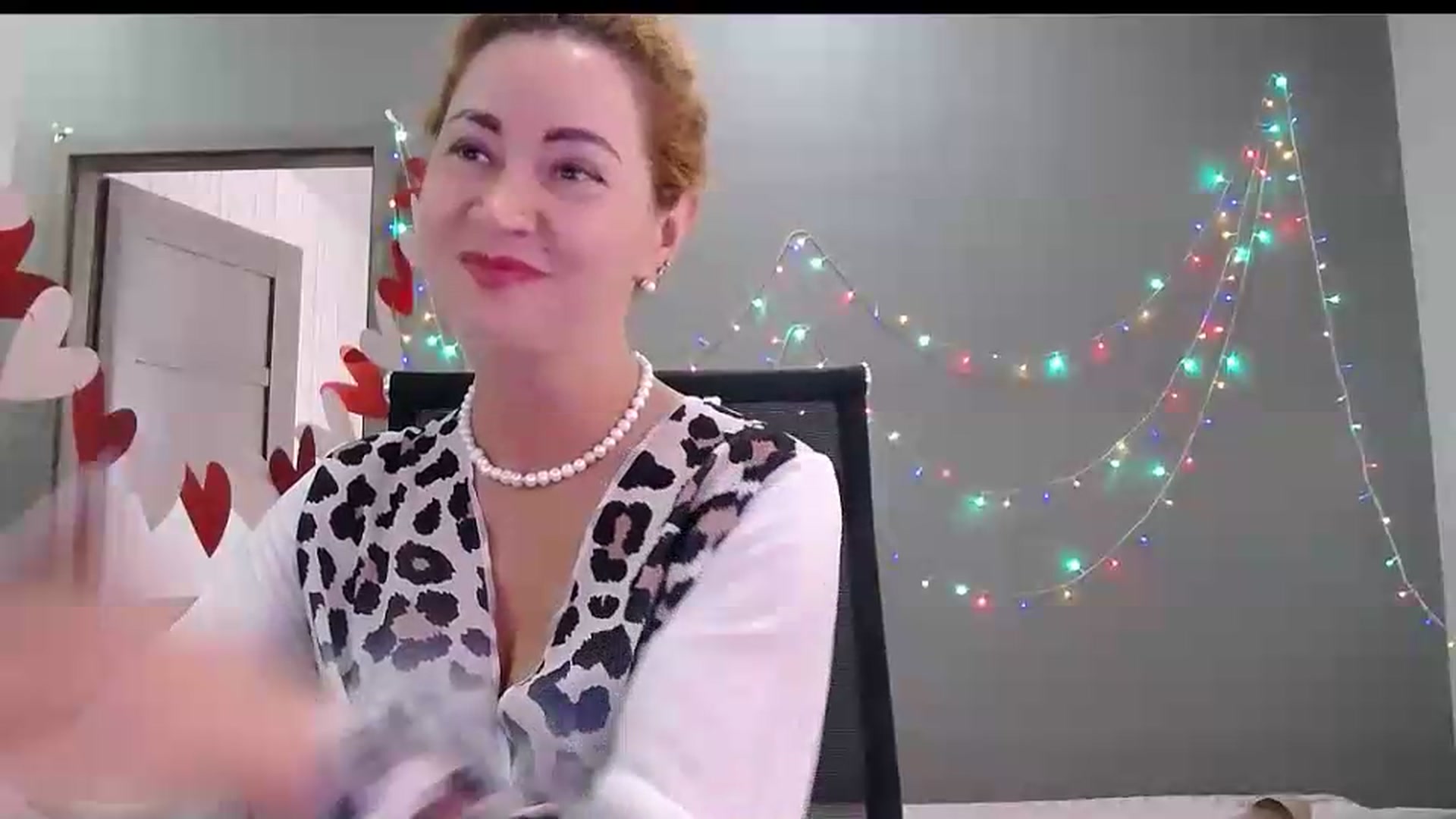 Gallery image thumbnail from XeniaMilf's myfreecams stream on, 08/25/2026, 13:05 image 12 of 20