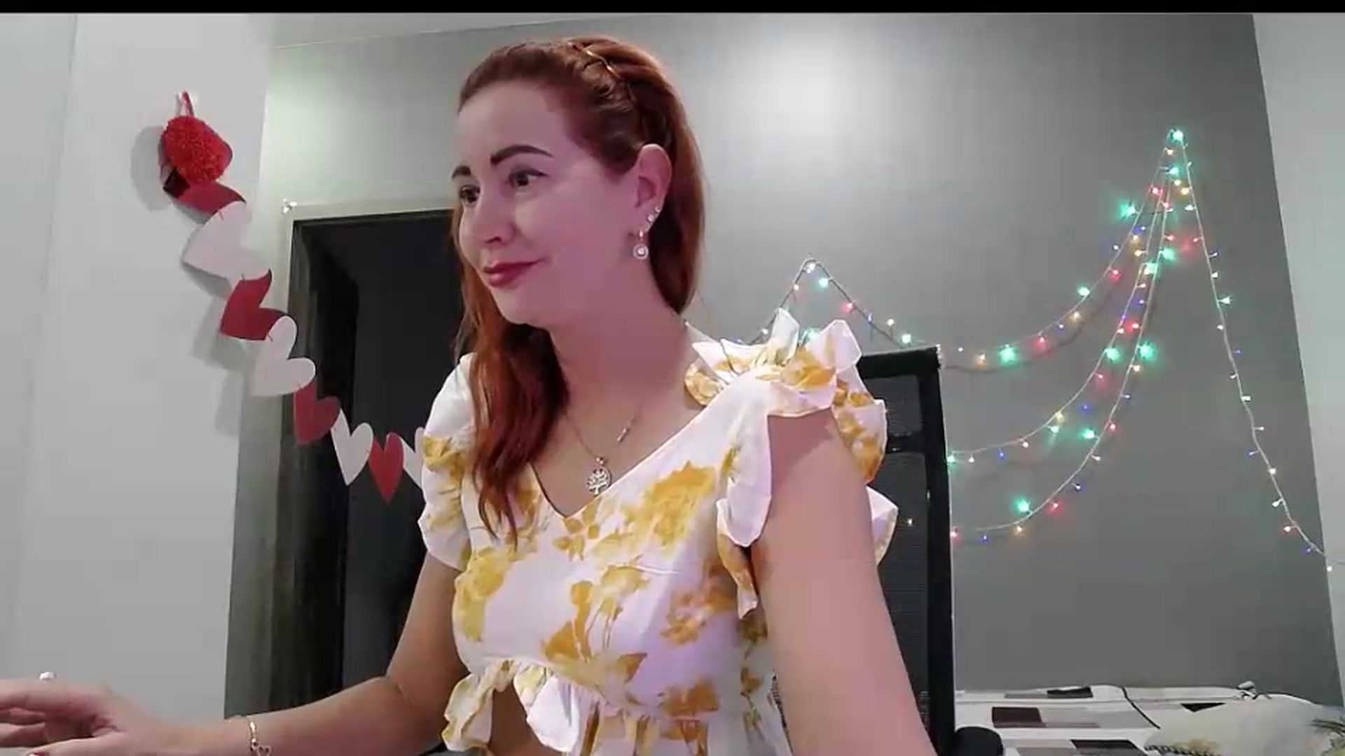 Gallery image thumbnail from XeniaMilf's myfreecams stream on, 09/19/2026, 16:32 image 8 of 20