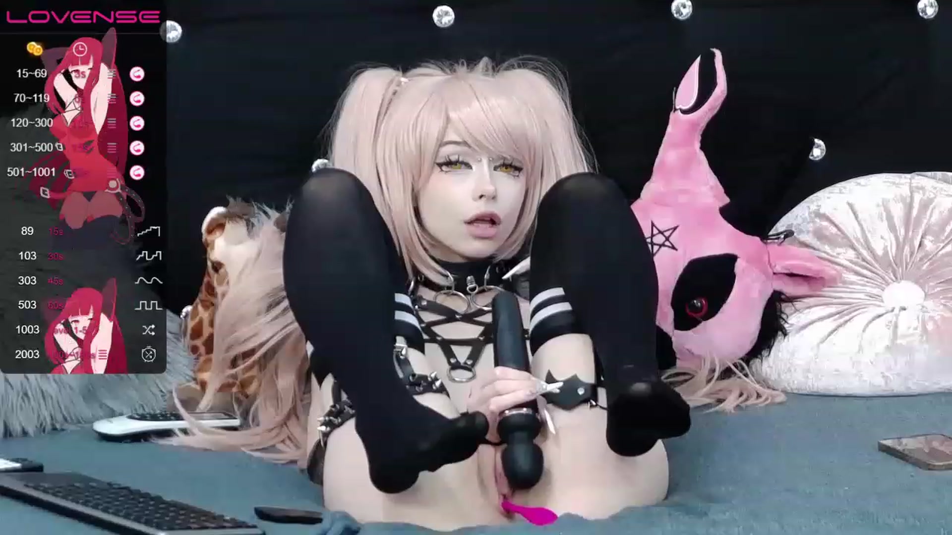 Gallery image thumbnail from Xenomy's myfreecams stream on, 06/01/2023, 14:33 image 13 of 20