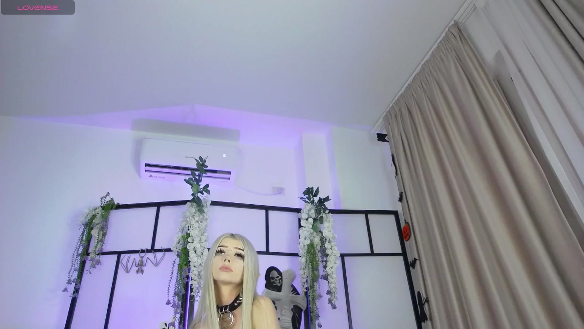 Gallery image thumbnail from Xenomy's myfreecams stream on, 10/28/2025, 13:11 image 16 of 20