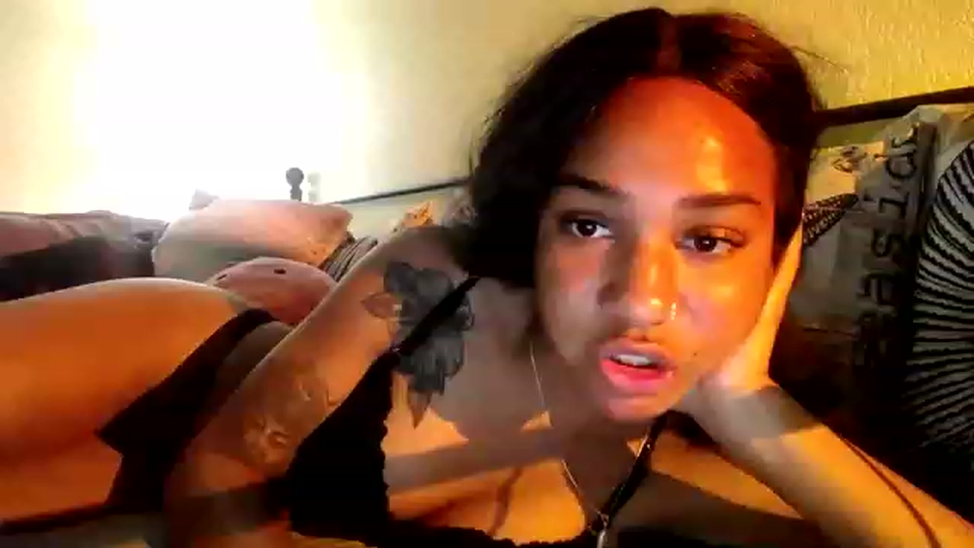 Gallery image thumbnail from XgothgurlX's myfreecams stream on, 01/19/2023, 05:20 image 10 of 20