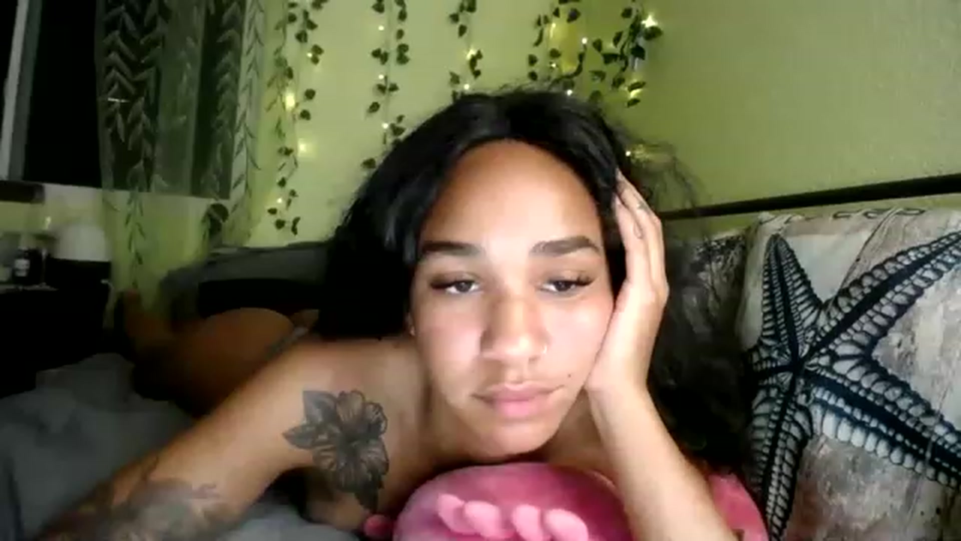 Gallery image thumbnail from XgothgurlX's myfreecams stream on, 04/17/2023, 03:58 image 10 of 20