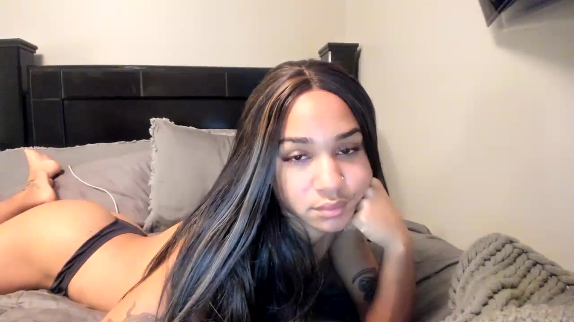 Gallery image thumbnail from XgothgurlX's myfreecams stream on, 12/18/2023, 07:40 image 5 of 20