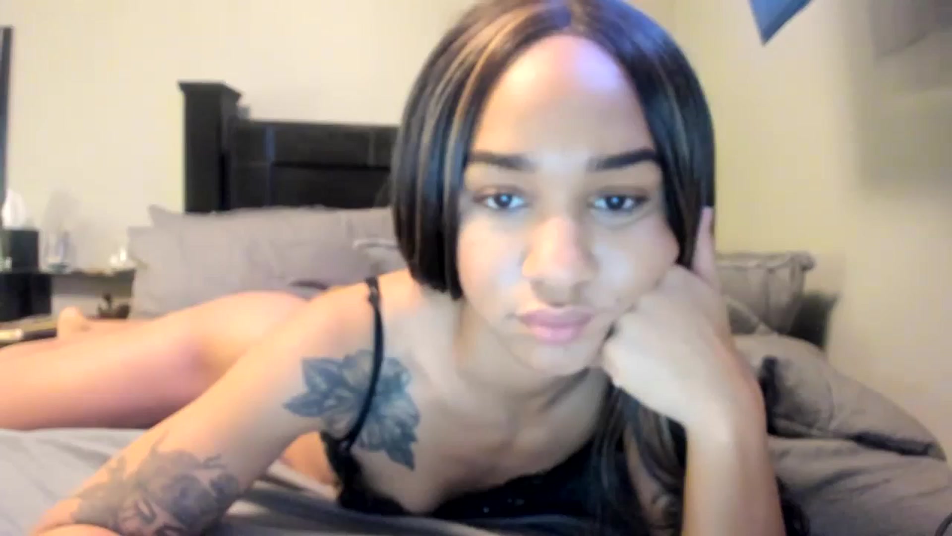 Gallery image thumbnail from XgothgurlX's myfreecams stream on, 01/08/2024, 06:09 image 16 of 20