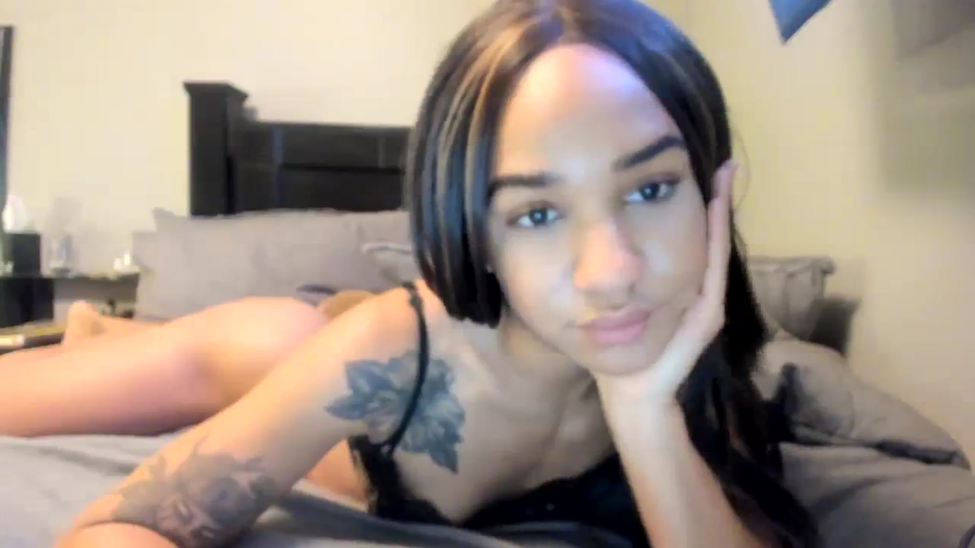 Gallery image thumbnail from XgothgurlX's myfreecams stream on, 01/08/2024, 06:09 image 17 of 20