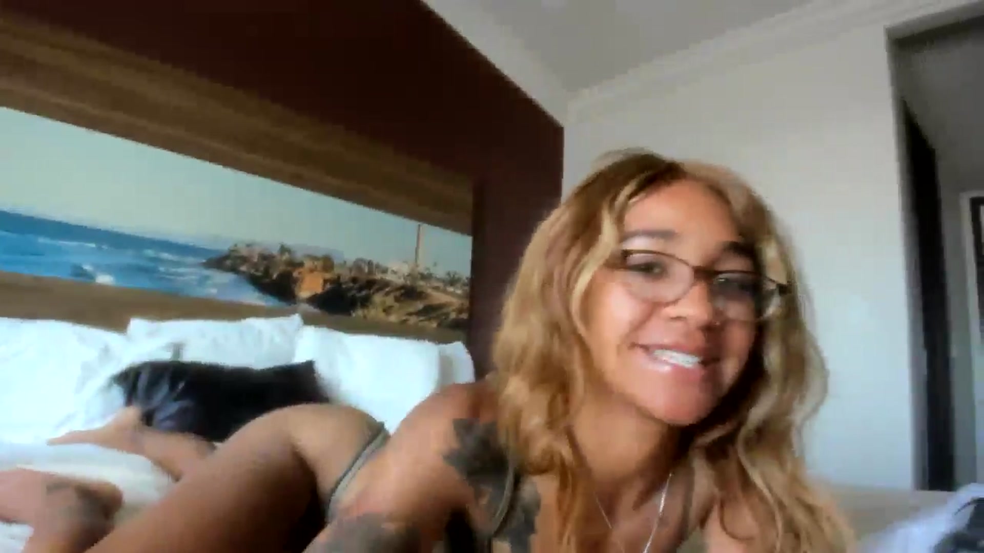 Gallery image thumbnail from XgothgurlX's myfreecams stream on, 07/28/2024, 17:44 image 10 of 20