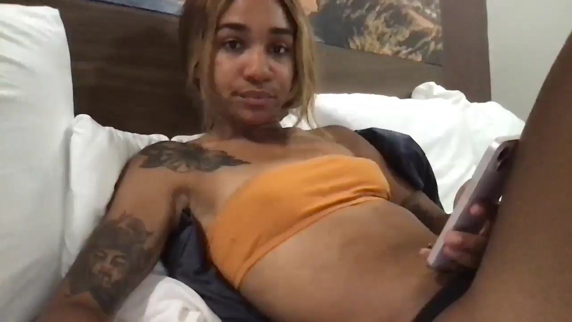 Gallery image thumbnail from XgothgurlX's myfreecams stream on, 08/25/2024, 10:00 image 17 of 20