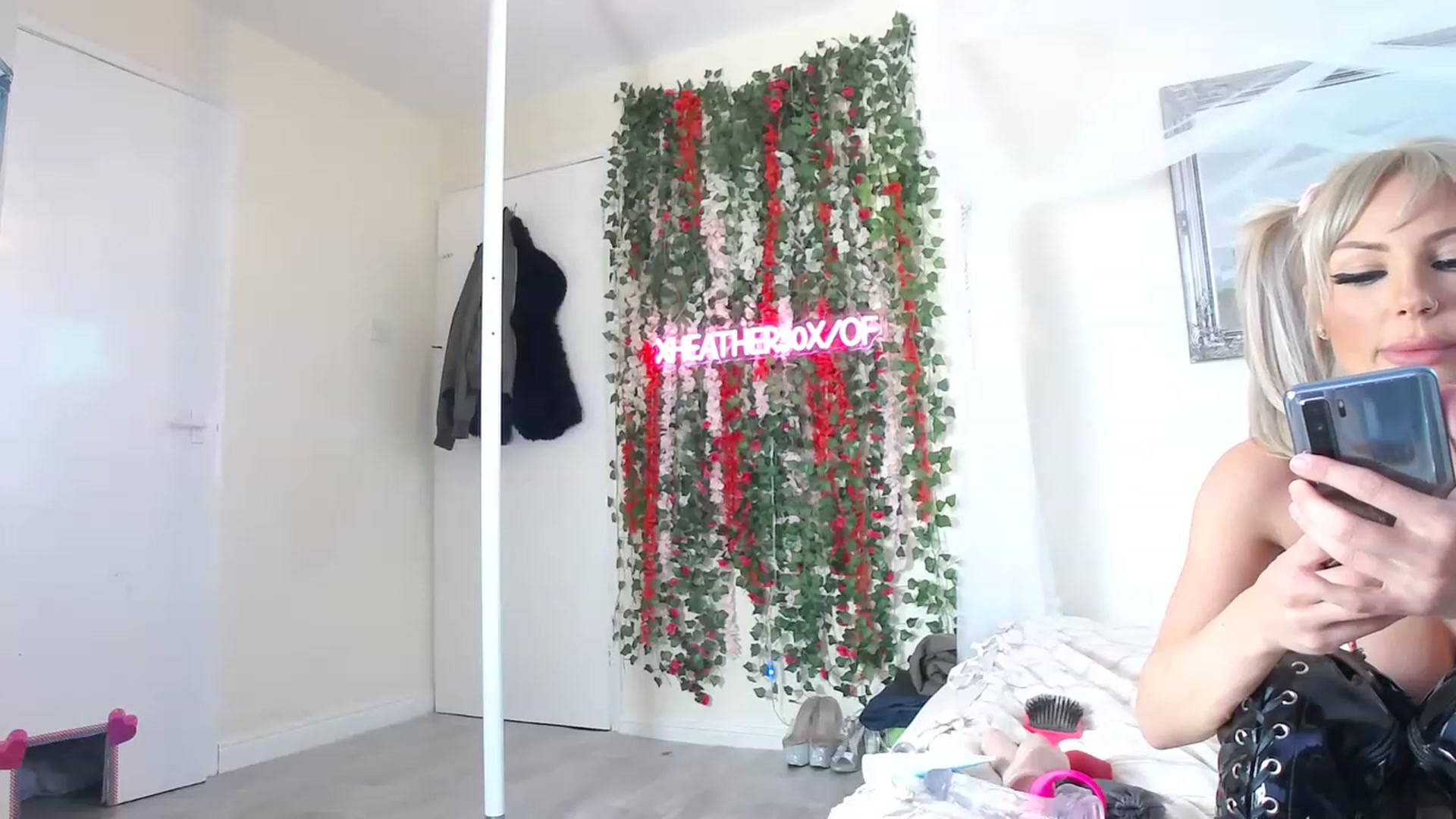 Gallery image thumbnail from Xheather30x's myfreecams stream on, 04/19/2023, 13:46 image 19 of 20
