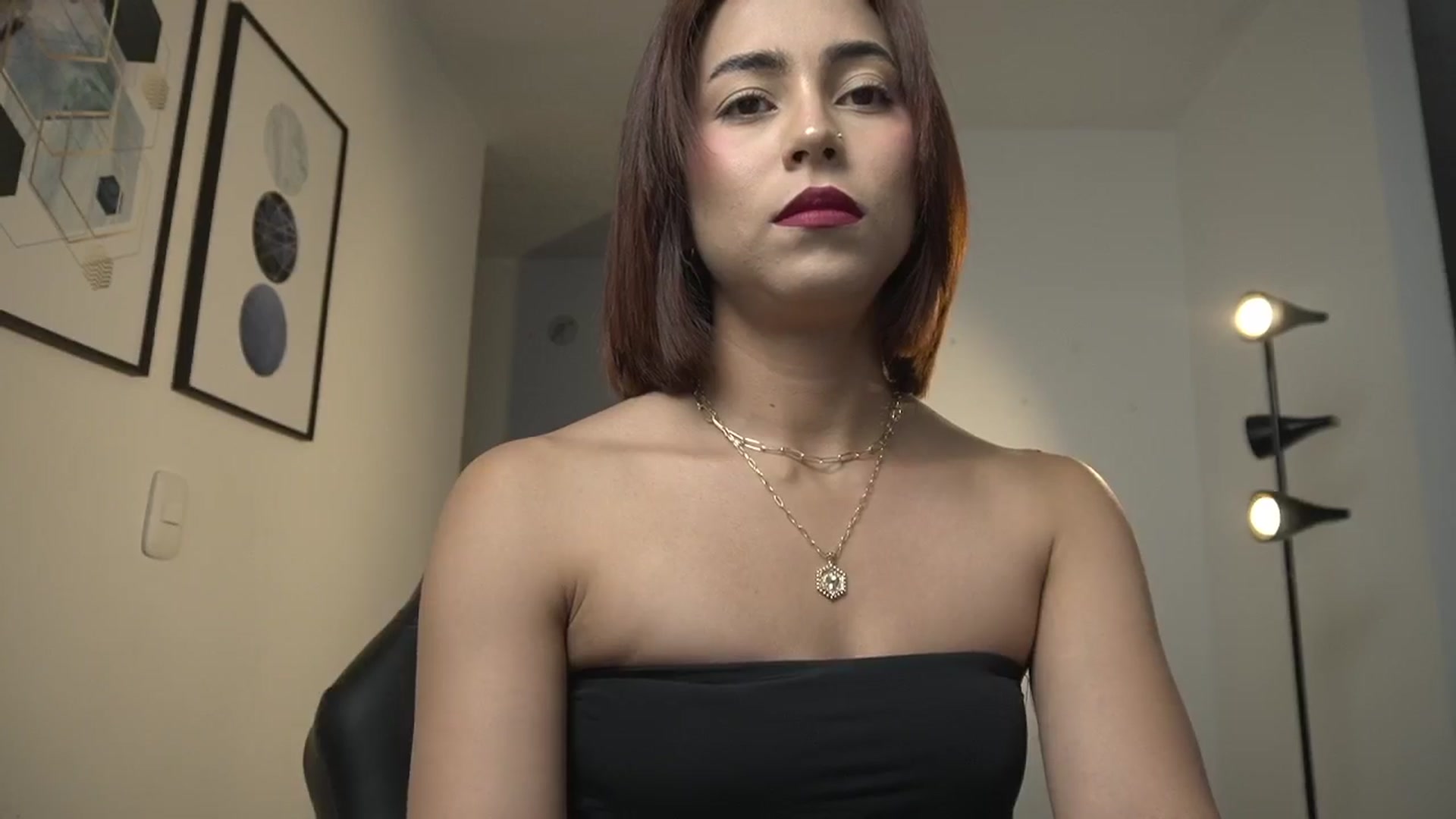 Gallery image thumbnail from Xialing's myfreecams stream on, 07/04/2024, 23:11 image 6 of 20