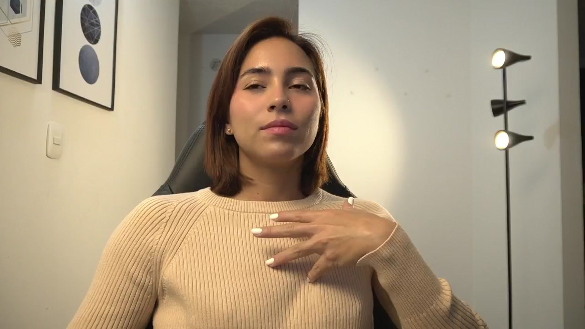 Gallery image thumbnail from Xialing's myfreecams stream on, 07/12/2024, 23:57 image 14 of 20
