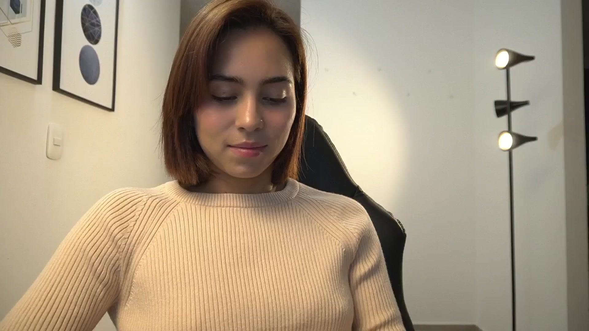 Gallery image thumbnail from Xialing's myfreecams stream on, 07/12/2024, 23:57 image 12 of 20