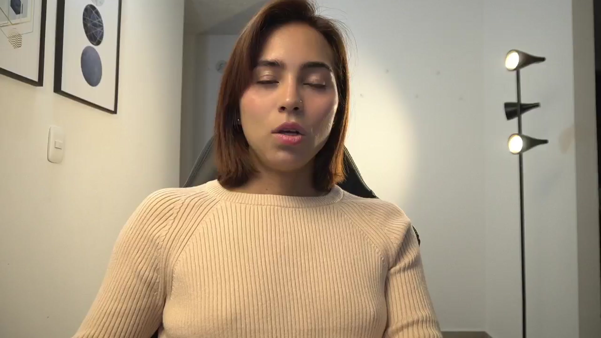 Gallery image thumbnail from Xialing's myfreecams stream on, 07/12/2024, 23:57 image 11 of 20
