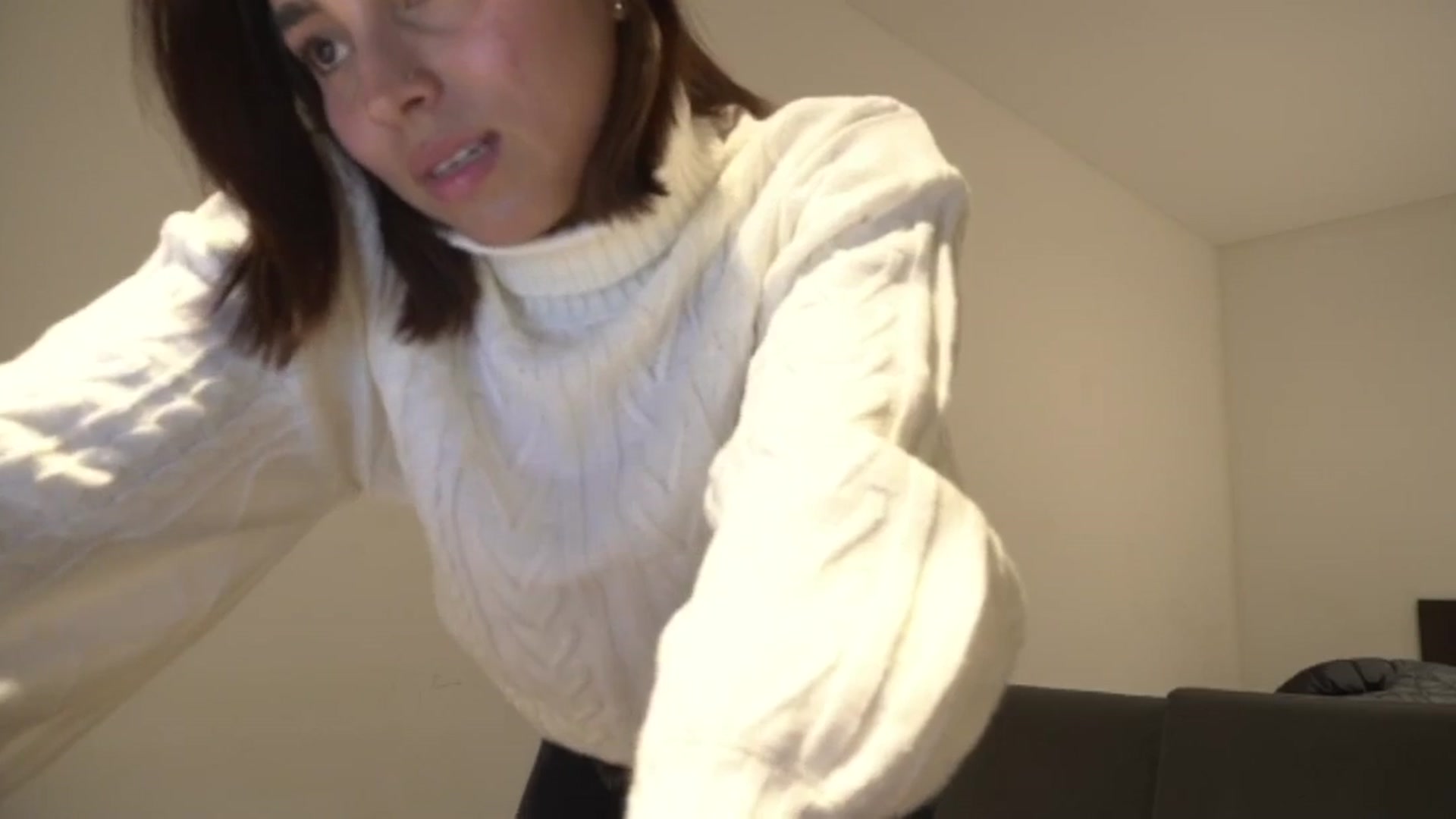 Gallery image thumbnail from Xialing's myfreecams stream on, 08/21/2024, 01:06 image 10 of 20