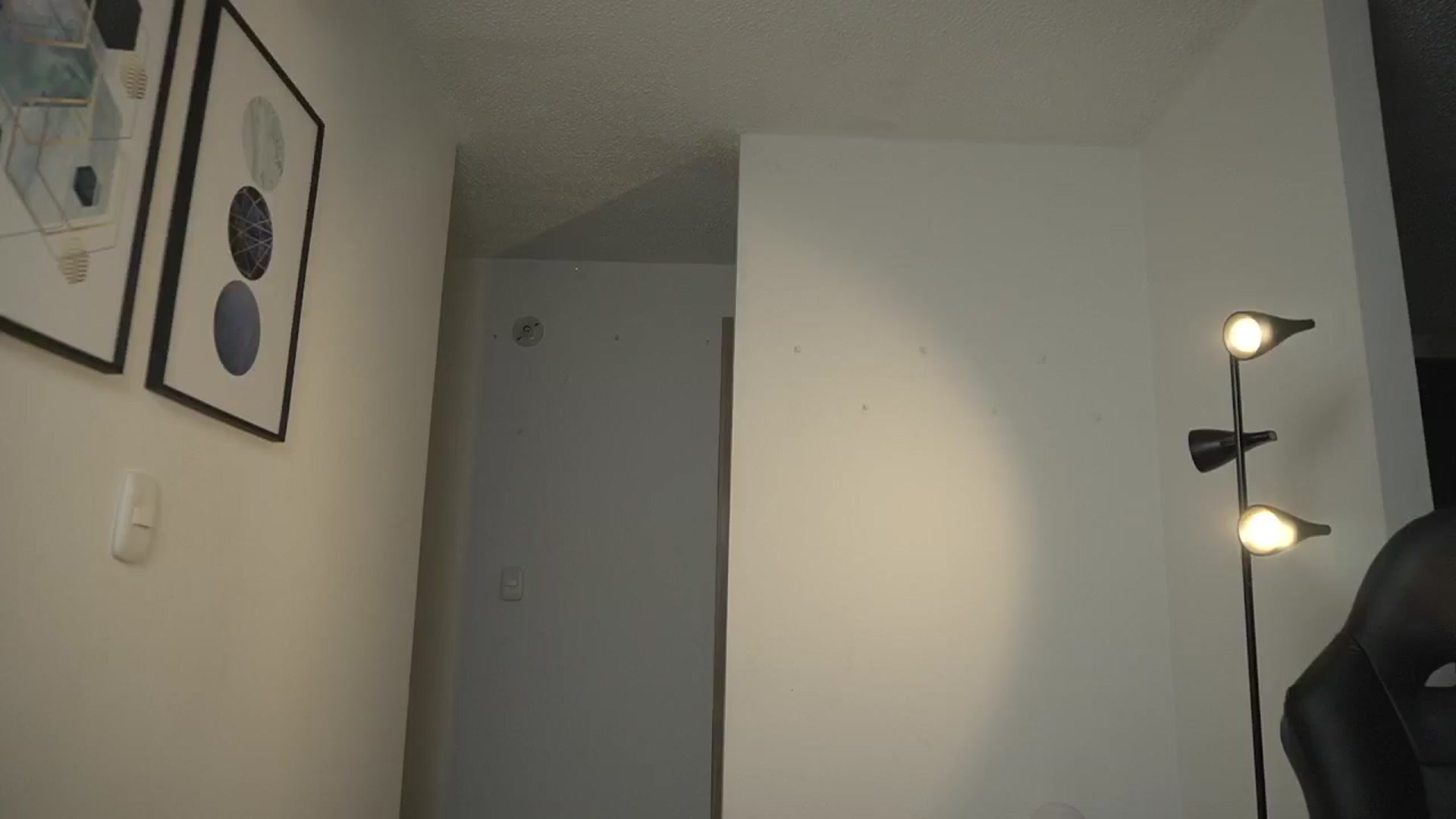 Gallery image thumbnail from Xialing's myfreecams stream on, 08/29/2024, 24:18 image 16 of 20