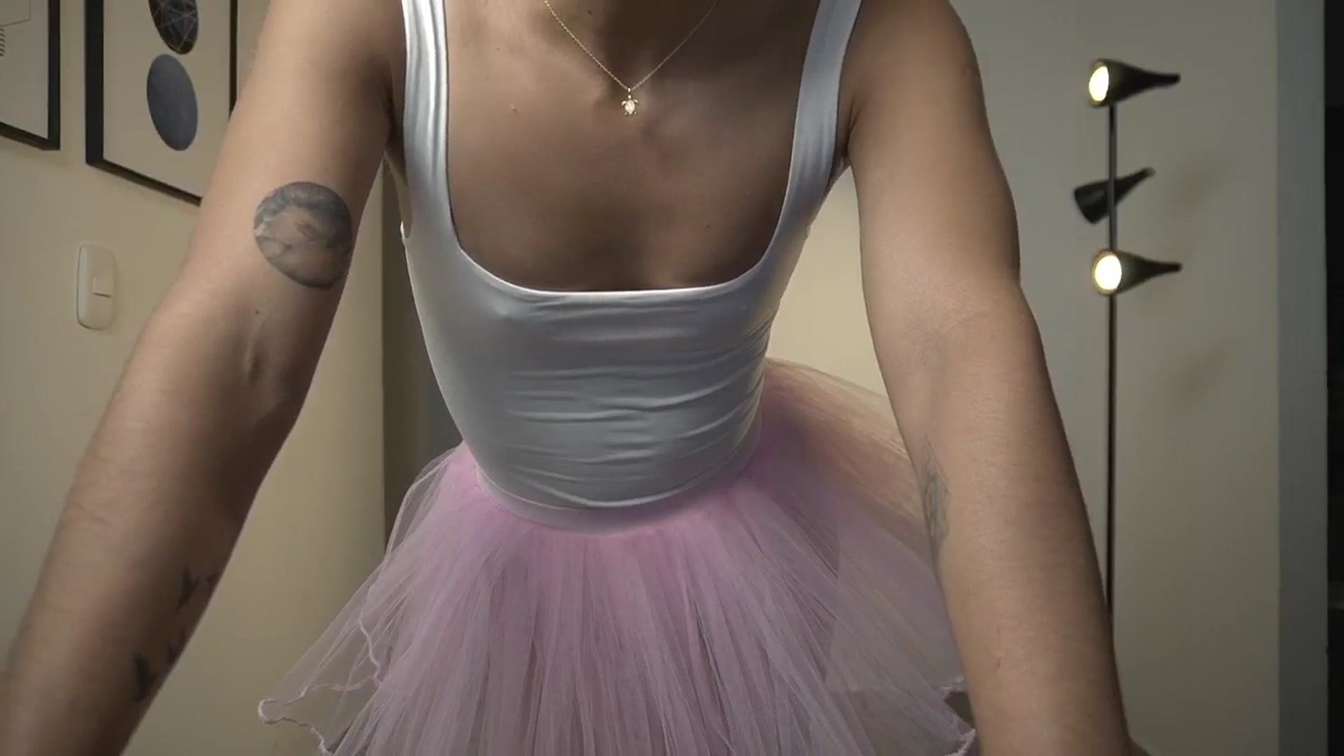Gallery image thumbnail from Xialing's myfreecams stream on, 09/25/2024, 22:56 image 17 of 20